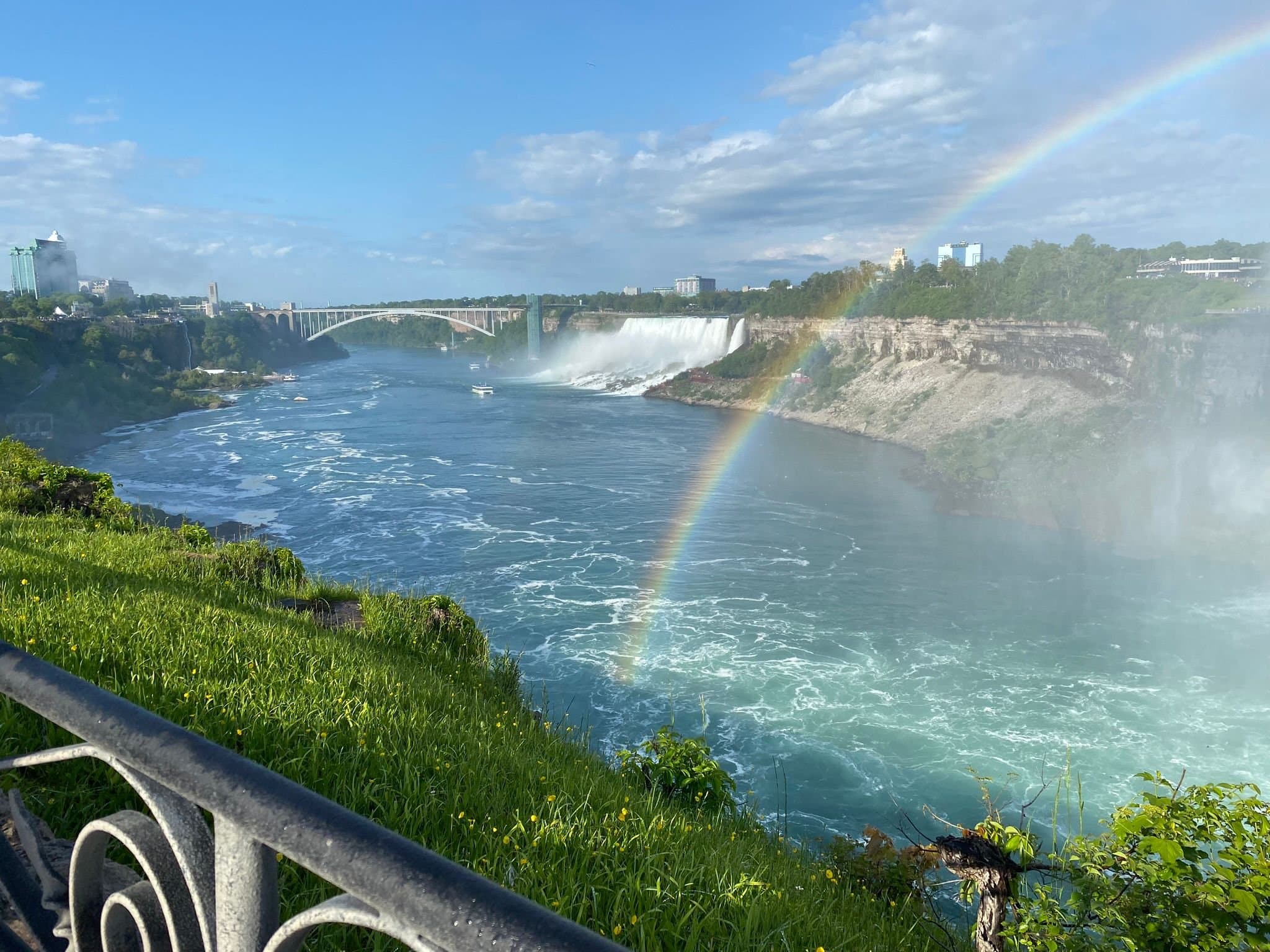 Niagara Falls – Horseshoe Falls, river and rainbow